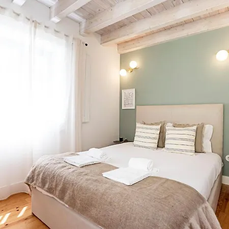D. Joao IV Apartments By Lovelystay Porto Exterior photo